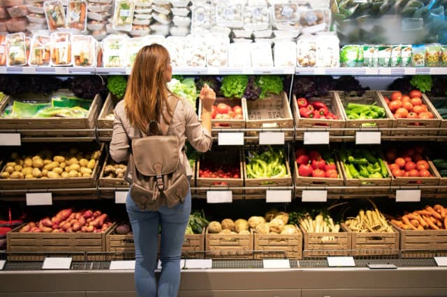 Jakie sklepy na osiedlu oferują najlepsze produkty i wygodę? Jakie sklepy na osiedlu oferują najlepsze produkty i wygodę?