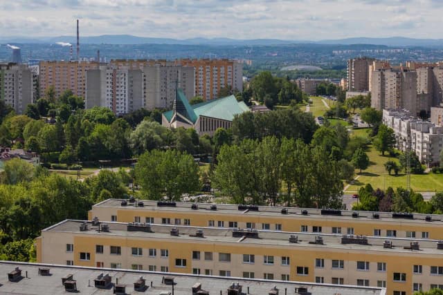 Jak dojechać do osiedla złotego wieku w Krakowie - sprawdź trasy i połączenia Jak dojechać do osiedla złotego wieku w Krakowie - sprawdź trasy i połączenia